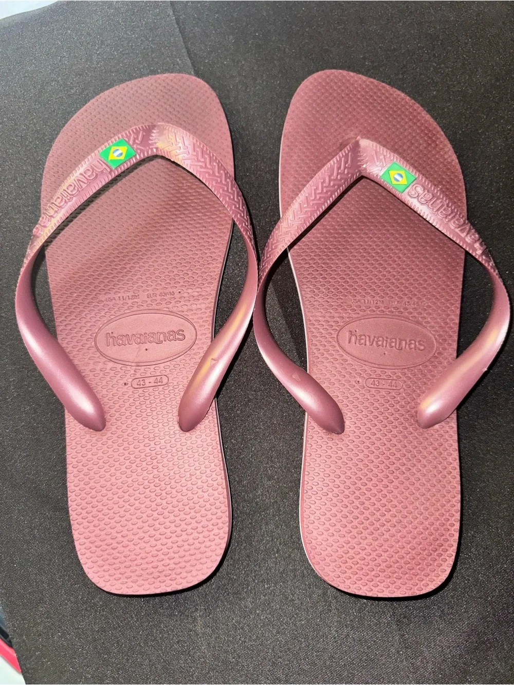Havaianas Men's Burgundy Flip Flops